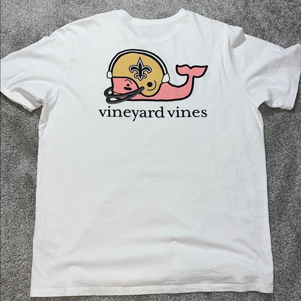 Vineyard Vines New Orleans Saints Helmet Pink Whale Print Pocket T Shirt Used L